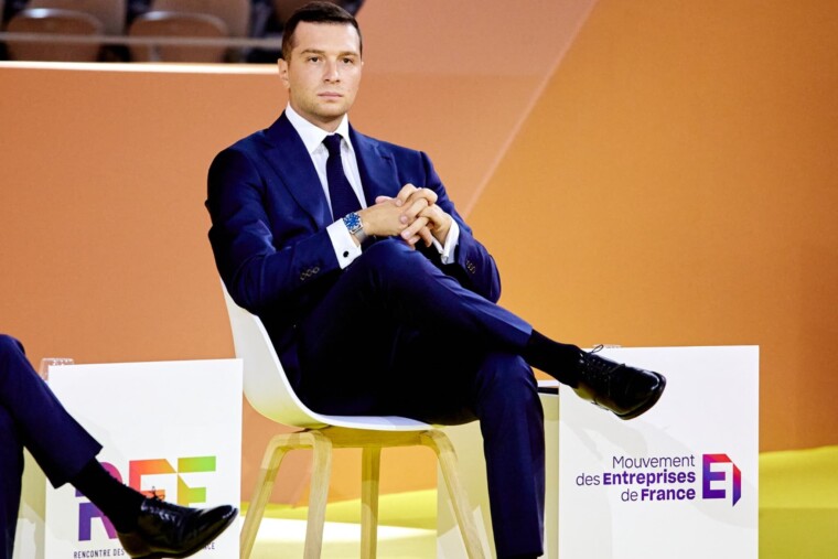 Devant les patrons, Bardella assume une ligne pro-entreprise contraire à la ligne économique socialiste de Marine le Pen