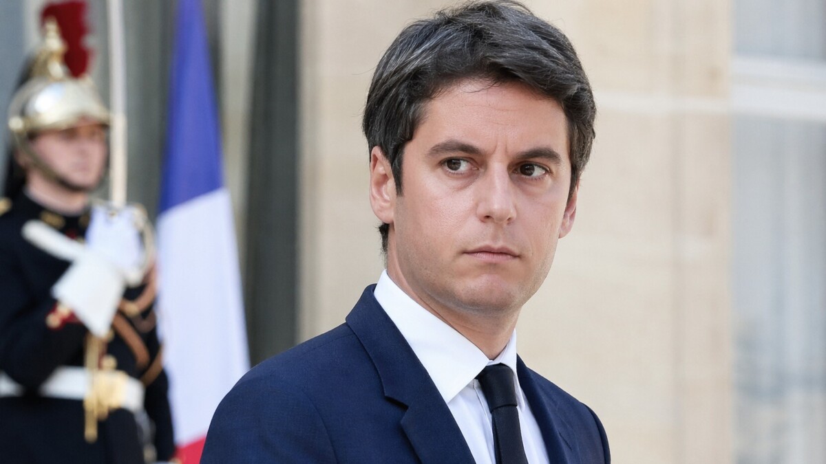 Gabriel Attal dénonce une vague d’insultes homophobes suite à la sortie de son livre "En homme libre"