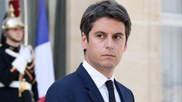 Gabriel Attal dénonce une vague d’insultes homophobes suite à la sortie de son livre "En homme libre"