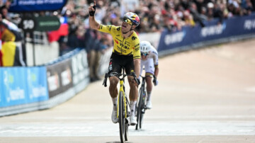 — Paris-Roubaix 2026 : Van Aert remporte la course au sprint devant Pogacar