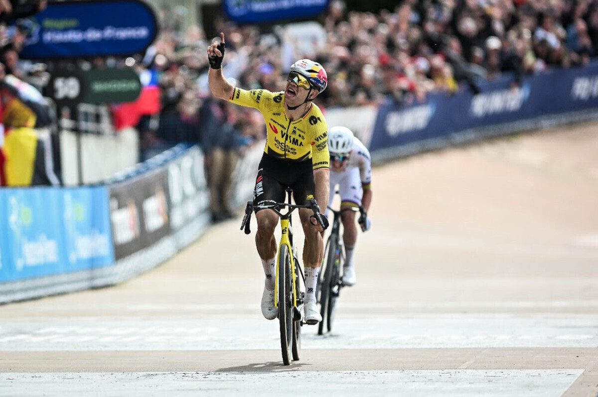 Paris-Roubaix 2026: Van Aert wins the race in a sprint finish ahead of Pogacar