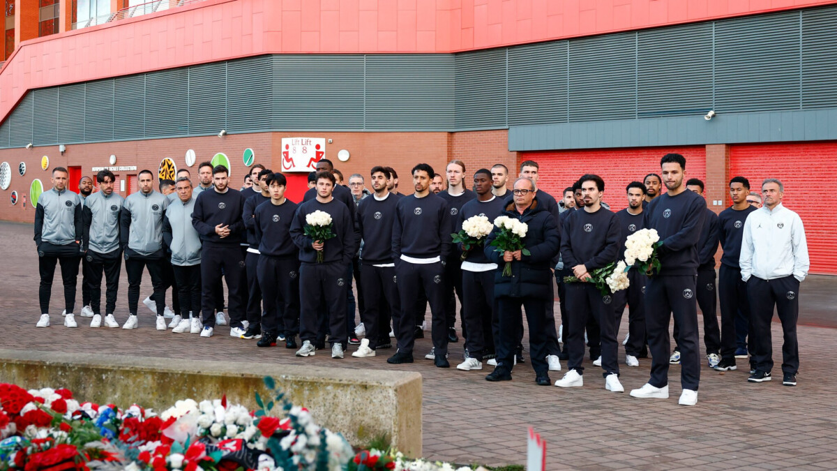 — Ligue des champions – À Anfield, le PSG rend hommage aux victimes d’Hillsborough et se recueille au mémorial dédié à Diogo Jota et André Silva