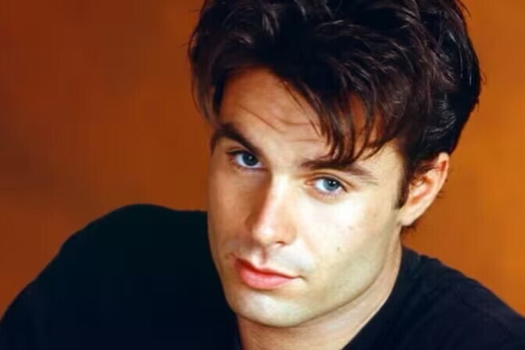 Patrick Muldoon, acteur culte des séries des années 1990, s’éteint à 57 ans