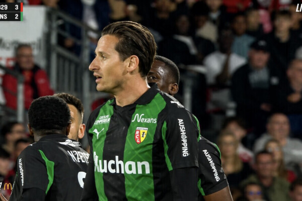 — Ligue 1 : Lens arrache un nul fou à Brest (3-3). Le PSG peut prendre le large en cas de victoire à Angers ce samedi