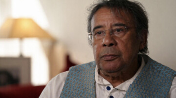 «Bouffe la neige, négro» : Laurent Voulzy raconte les insultes racistes durant son enfance