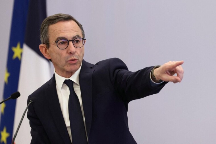 Immigration : Bruno Retailleau veut isoler l’Espagne après la régularisation massive de migrants