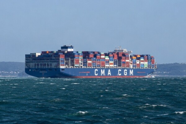 Un cargo français touché par un projectile dans le détroit d’Ormuz, plusieurs marins blessés