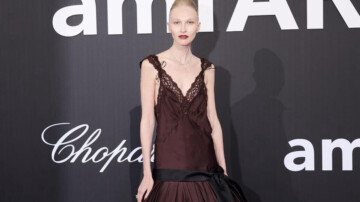 Yulia Harfouch illumine le gala de l’amfAR à Cannes, habillée par Saint Laurent