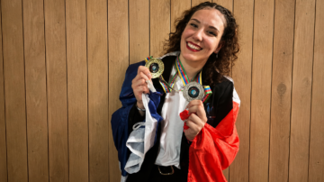 À 23 ans, la championne du monde de coiffure 2025, Aurélie Michelin ouvre son salon en plein cœur de Montpellier