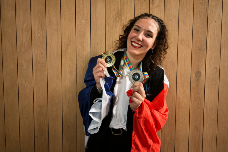 À 23 ans, la championne du monde de coiffure 2025, Aurélie Michelin ouvre son salon en plein cœur de Montpellier