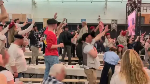 À Caen, le maire hausse le ton après des signalements autour du banquet du Canon français