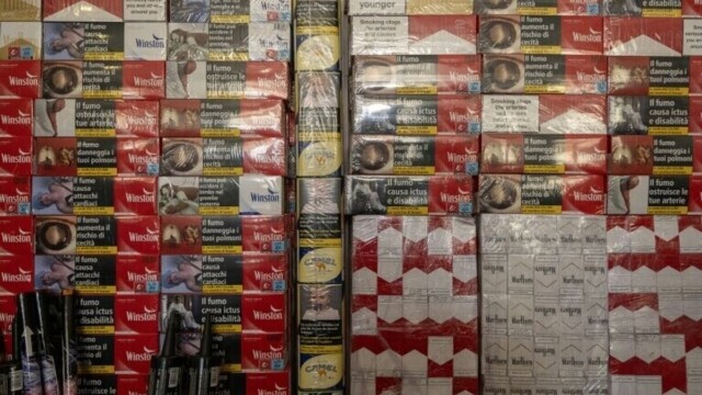 À Fos-sur-Mer, 26 tonnes de cigarettes cachées derrière du papier hygiénique