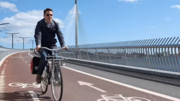 En Helsinki, la costosa apuesta por la bicicleta está demostrando ser popular... pero también genera cada vez más controversia.