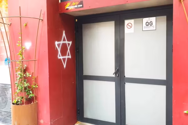 À Perpignan, l’Arena Bar de nouveau visé par des étoiles de David peintes sur sa façade