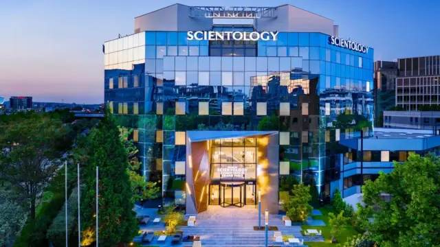 À Saint-Denis, un défi TikTok finit au commissariat après une intrusion dans les locaux de la Scientologie