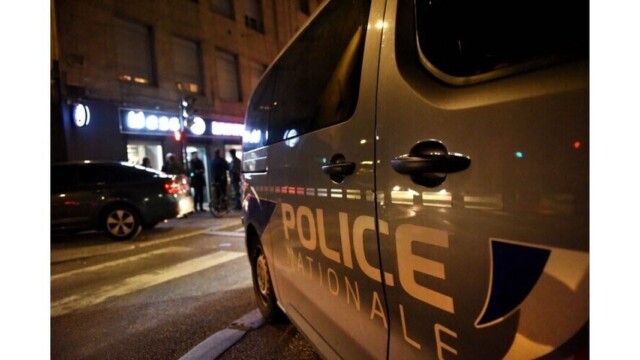 À Saint-Étienne, un homme tué après une tentative présumée de vol de voiture À Saint-Étienne, un homme tué après une tentative présumée de vol de voiture