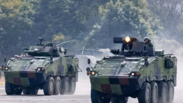 À Taïwan, des centaines de manifestants réclament davantage de dépenses militaires face à la Chine