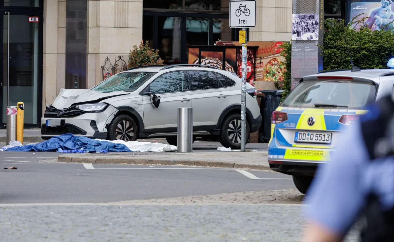 Allemagne : une voiture fonce dans une zone piétonne à Leipzig, deux morts