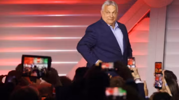 Après la chute d’Orbán, l’empire médiatique du pouvoir hongrois commence à s’effondrer