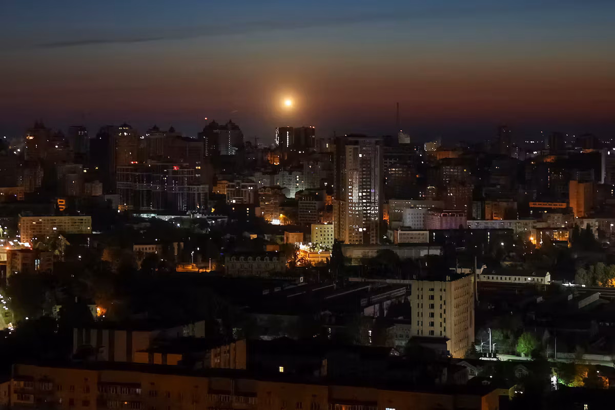 Après la fin du cessez-le-feu, des frappes russes meurtrières secouent l’Ukraine