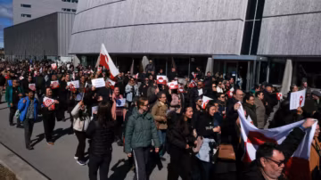 Au Groenland, des manifestants dénoncent l’influence de Trump lors de l’ouverture d’un nouveau consulat américain