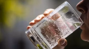 Avec la chaleur prévu ce week-end, les médecins rappellent l’importance d’une bonne hydratation