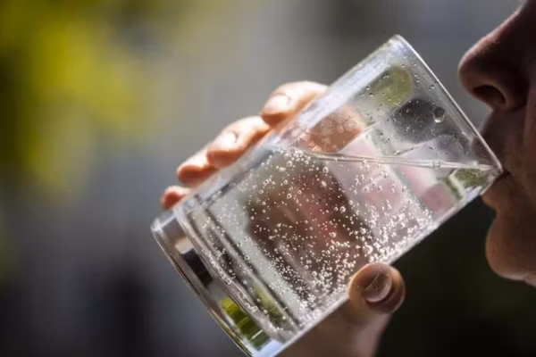 Avec la chaleur prévu ce week-end, les médecins rappellent l’importance d’une bonne hydratation