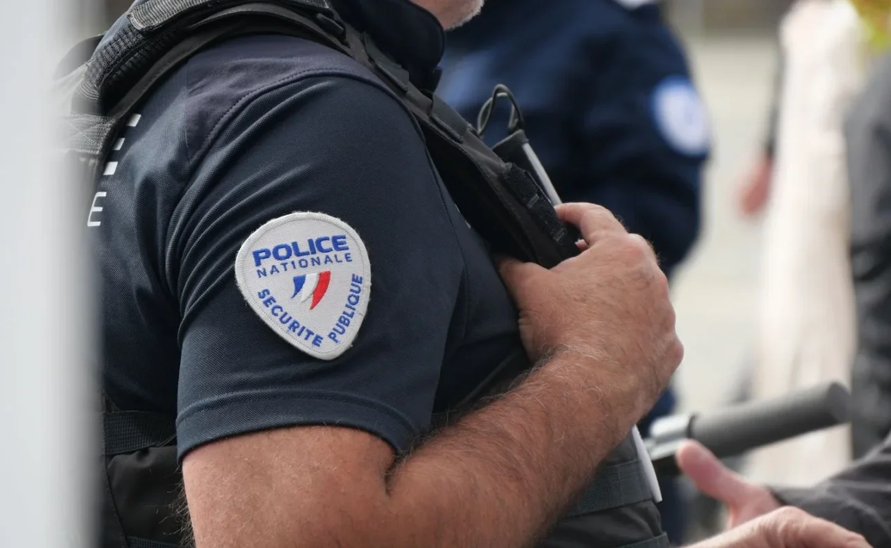 Bobigny : un homme armé de couteaux abattu par un policier lors d’une intervention