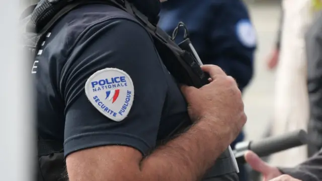 Bobigny : un homme armé de couteaux abattu par un policier lors d’une intervention