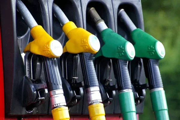 Carburant : la prime pour les « grands rouleurs » portée à 100 euros, les modalités officialisées