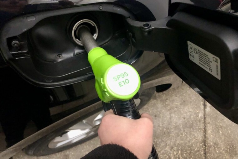 Carburants : l’aide de 50 euros pour les « grands rouleurs modestes » est actée, reste l’épreuve du réel