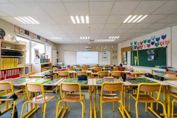 Congé de naissance rétroactif : l’école se prépare à une rentrée 2026 sous tension