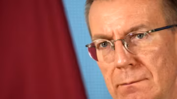 Coup de théâtre en Lettonie : le président choisit un opposant pour diriger le gouvernement