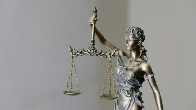 Coups mortels aux Fêtes de Bayonne : un procès s'ouvre à Pau après une altercation dans un bus