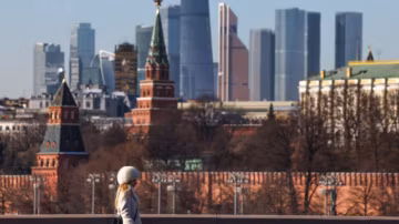 Зростання сповільнюється: Кремль намагається заспокоїти після зниження економічних прогнозів Росії