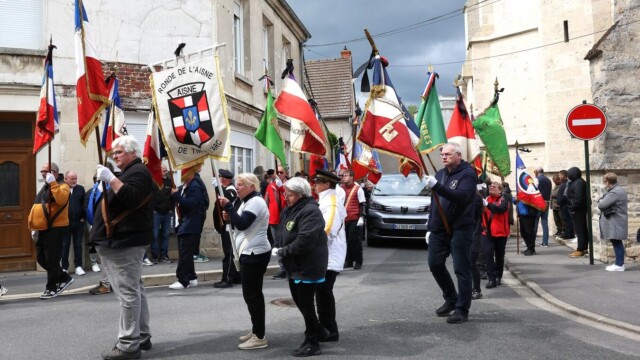 Dans l’Aisne, des centaines de personnes réunies pour un dernier hommage à Chloé Dans l’Aisne, des centaines de personnes réunies pour un dernier hommage à Chloé