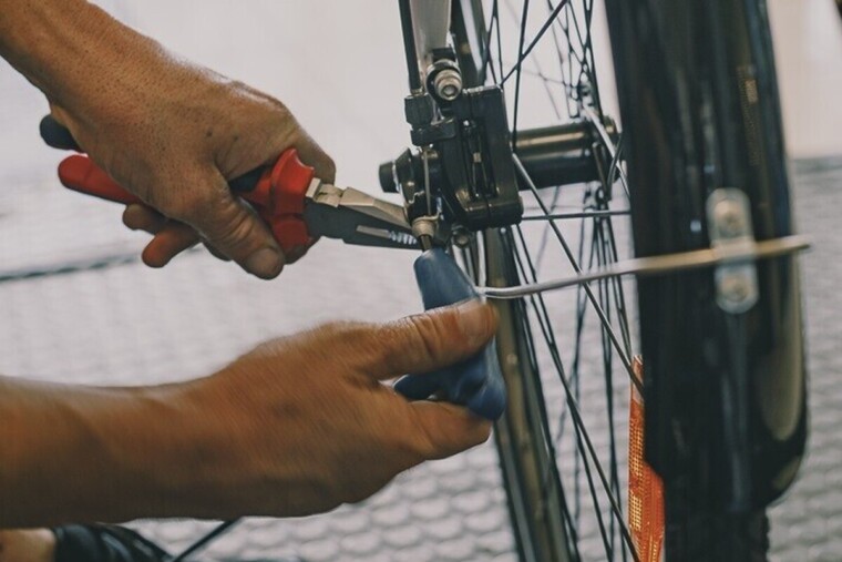 Derrière le boom des vélos électriques low cost, la galère des réparations inquiète les professionnels