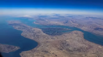 Des explosions secouent l’île iranienne de Qeshm près du détroit d’Ormuz