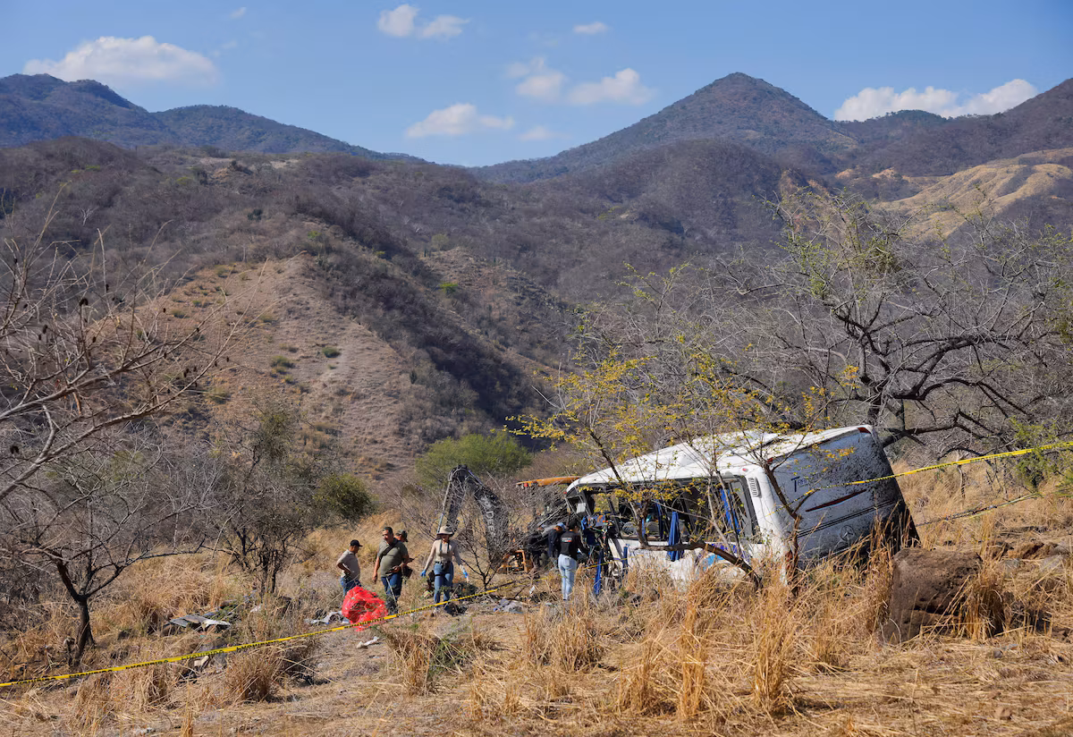 Tragedy in Mexico: at least 11 dead after a tourist bus overturns in the west of the country