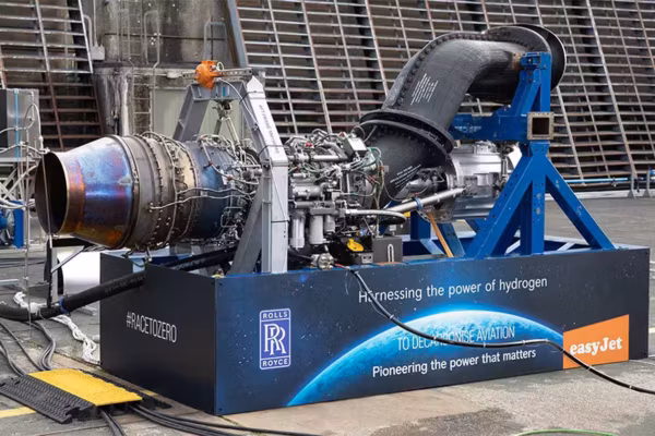 EasyJet et Rolls-Royce font tourner un moteur d’avion à l’hydrogène, une promesse encore à financer