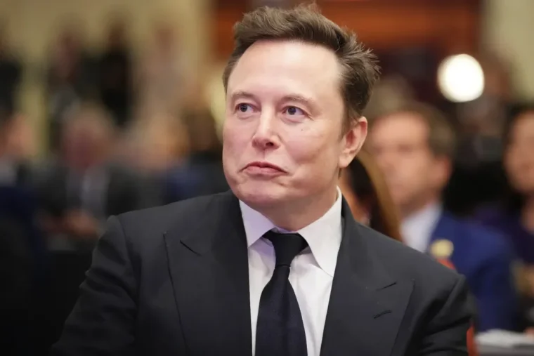 Elon Musk admet avoir puisé dans ChatGPT pour entraîner Grok, la « distillation » revient sur le banc des accusés