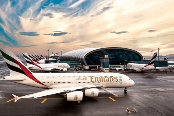 Emirates affiche un bénéfice en hausse, malgré la guerre et les détours dans le ciel du Moyen-Orient