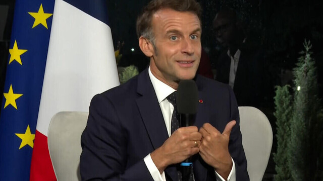 Emmanuel Macron défend une vision « entière » de la double nationalité