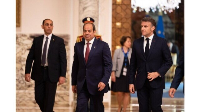 Emmanuel Macron en Égypte, la Francophonie en étendard pour rouvrir le jeu africain