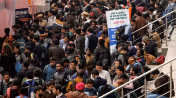 En Inde, un “Parti des cafards” devient viral et cristallise les inquiétudes de la génération Z
