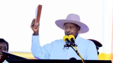En Ouganda, Museveni signe une loi explosive contre “l’influence étrangère” malgré les inquiétudes sur les libertés