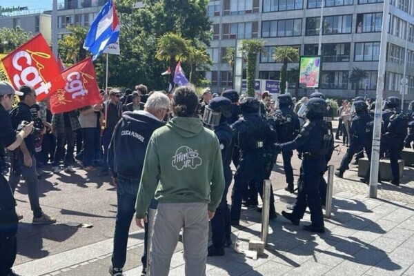 Environ 850 manifestants à Saint-Nazaire contre le futur porte-avions nucléaire