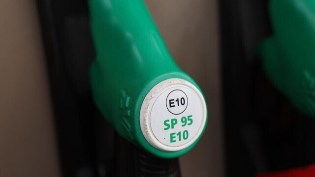 Essence: le SP95-E10 repasse au-dessus des 2 euros et ravive la colère à la pompe