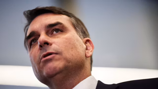 Flávio Bolsonaro rencontre Donald Trump à la Maison-Blanche
