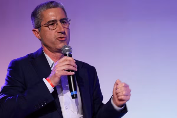 François Ruffin concède des maladresses dans sa bande dessinée mais balaie les accusations de racisme portées par ses ex-alliés